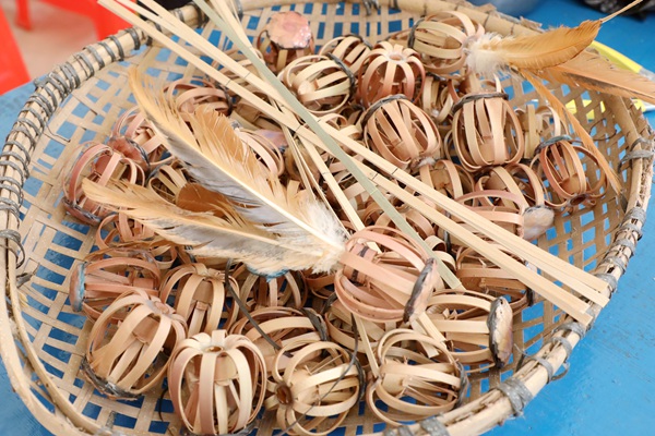 香火球的底座和制作完成的香火球.jpg