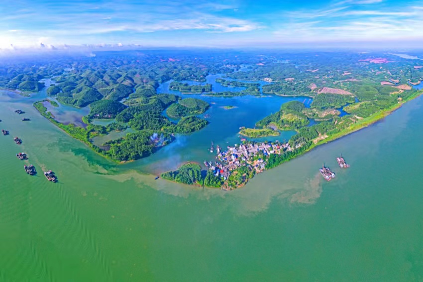 平陆运河项目起点横州市西津库区平塘江口全景。平陆运河集团供图