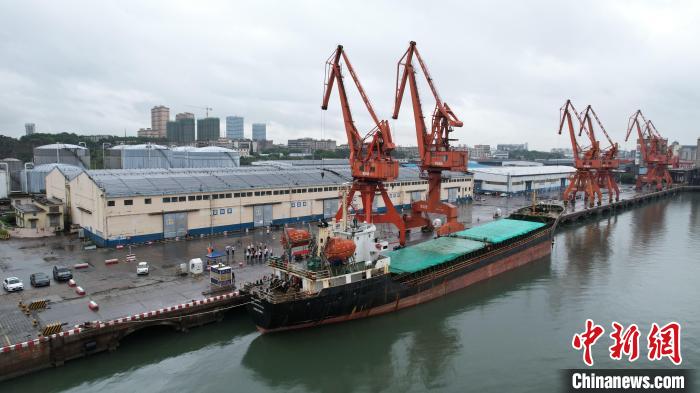 中国防城港—柬埔寨七星海国际港口首航仪式12日在广西北部湾港防城港码头1号泊位举行。北港融媒体中心供图