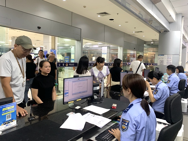 群众线上提前预审，线下快速办结