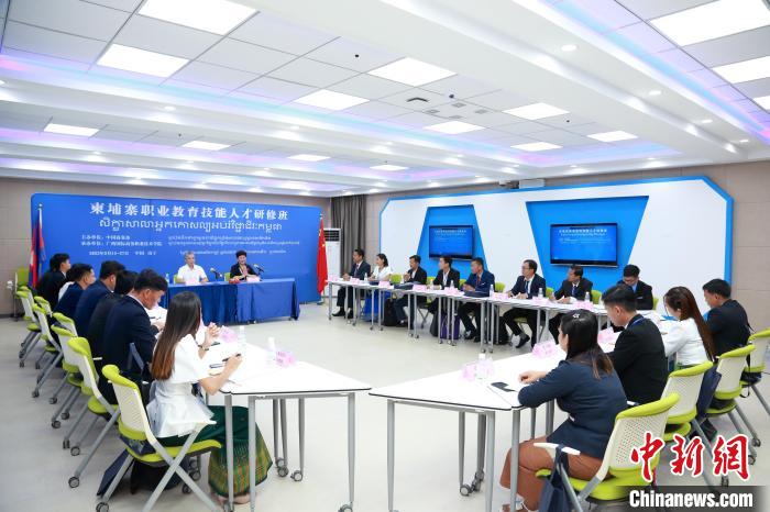 图为开班仪式现场。刘婕 摄