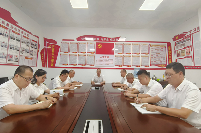 图为组织所（站）人员开展理想信念教育。黄敏华摄