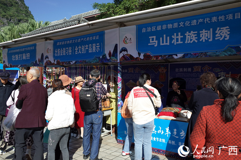 非遗一条街。人民网记者 覃心摄