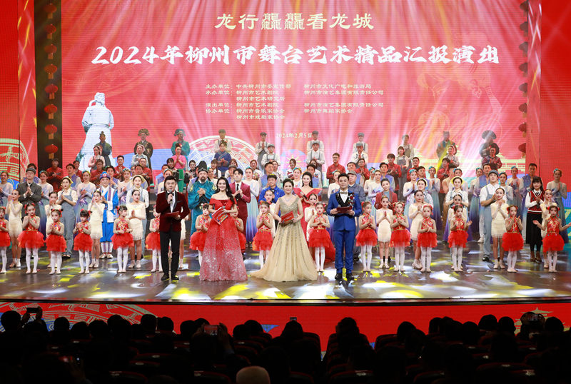 演出现场。石峰摄