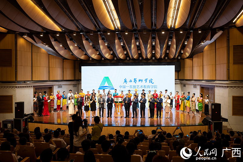 揭牌仪式现场。人民网记者 覃心摄