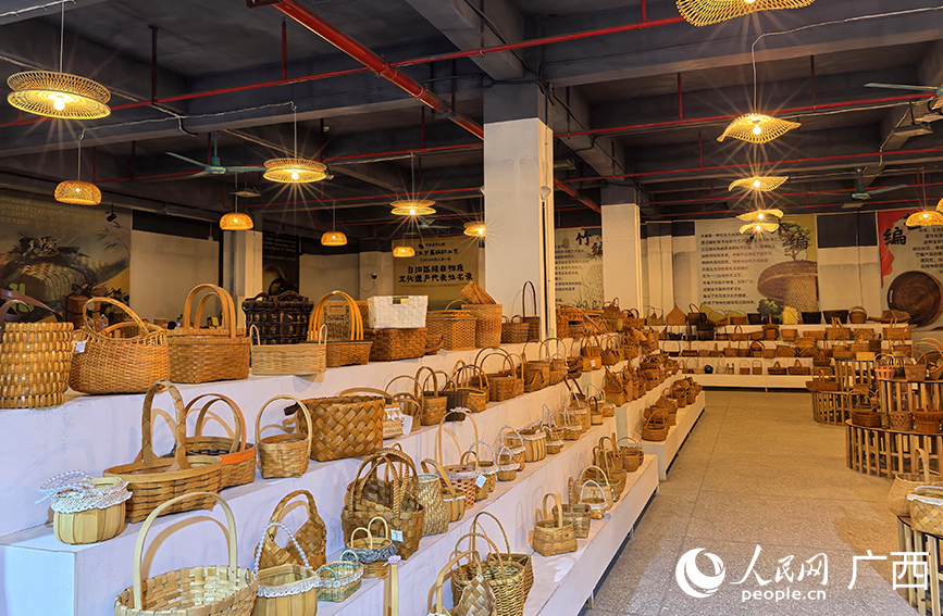 指尖非遗成为助推乡村振兴的“金钥匙”。人民网 付华周摄