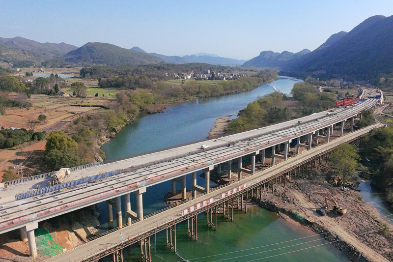 灌江特大桥施工段。