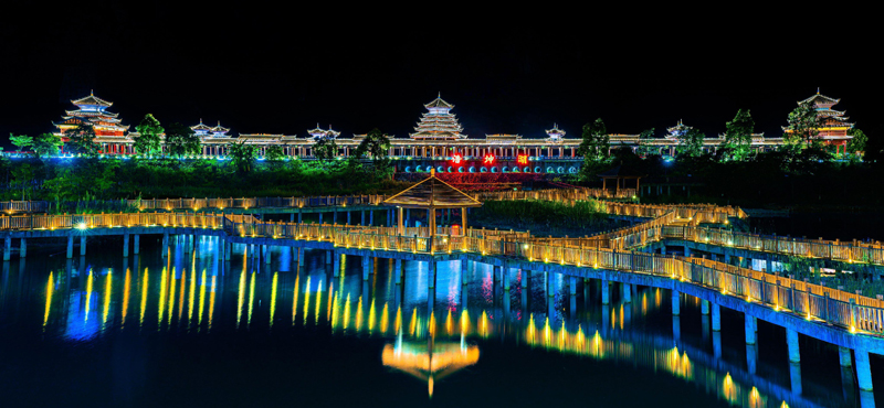 浩坤湖夜景。凌云宣传部供图