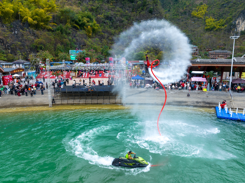 浩坤湖水上表演。凌云宣传部供图