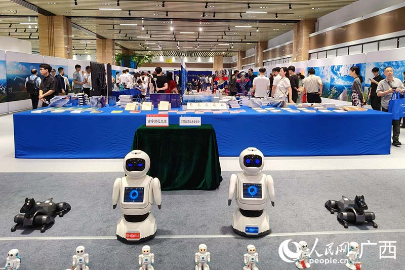 “智汇八桂”社科集市。人民网 刘璐瑶摄